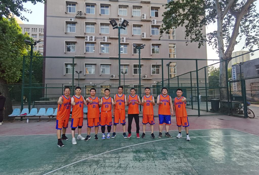 太阳集团tcy8722教职工积极参加学校第五届教职工篮球联赛
